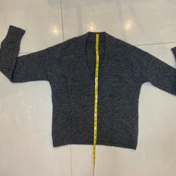 TIBI AIRY ALPACA V-NECK SWEATER - HEATHER GREY - Picture 15 of 16